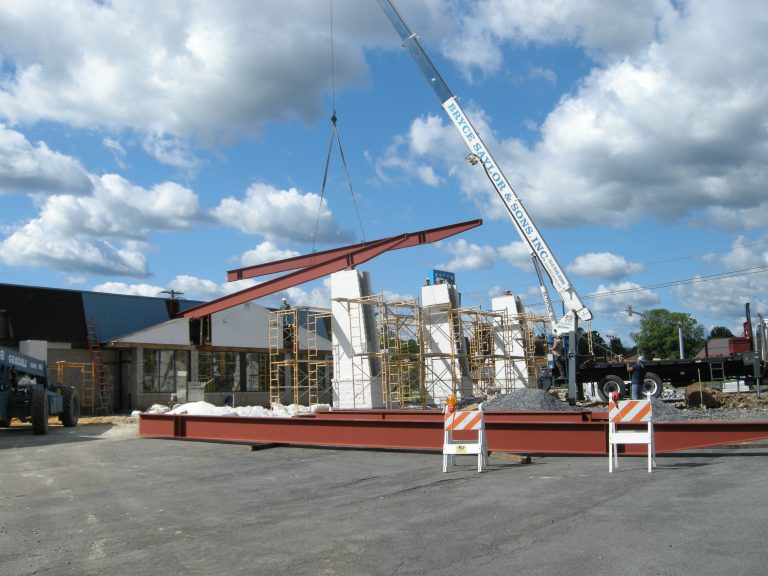 steel_erection_at_aucp